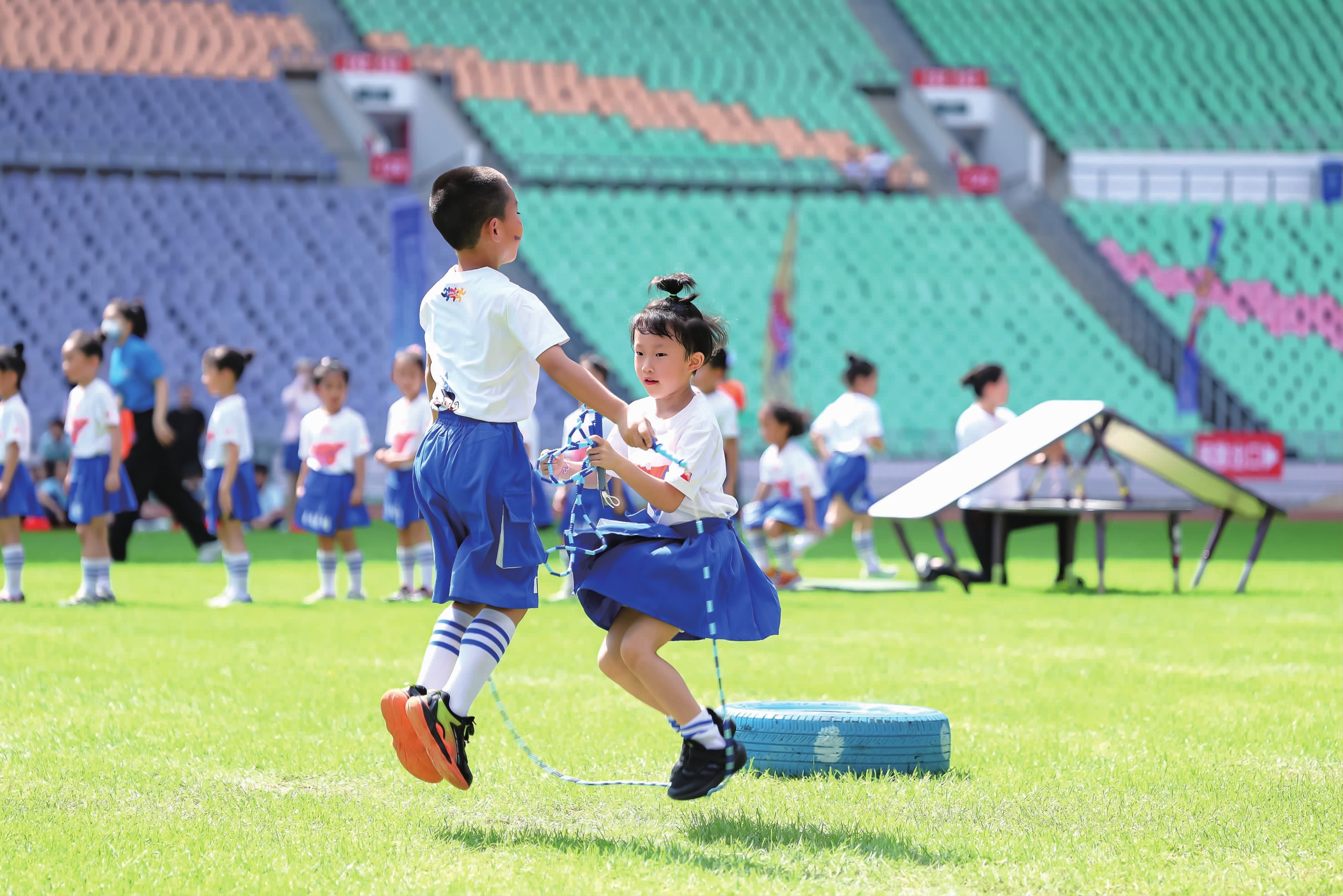 密歇根大学主帅凯尔·惠廷汉姆被传可能跨界参与棒球项目运营，引发体育圈跨界讨论